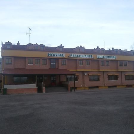 Hostal Botafumeiro Mota del Marques Luaran gambar