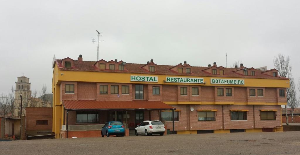 Hostal Botafumeiro Mota del Marques Luaran gambar