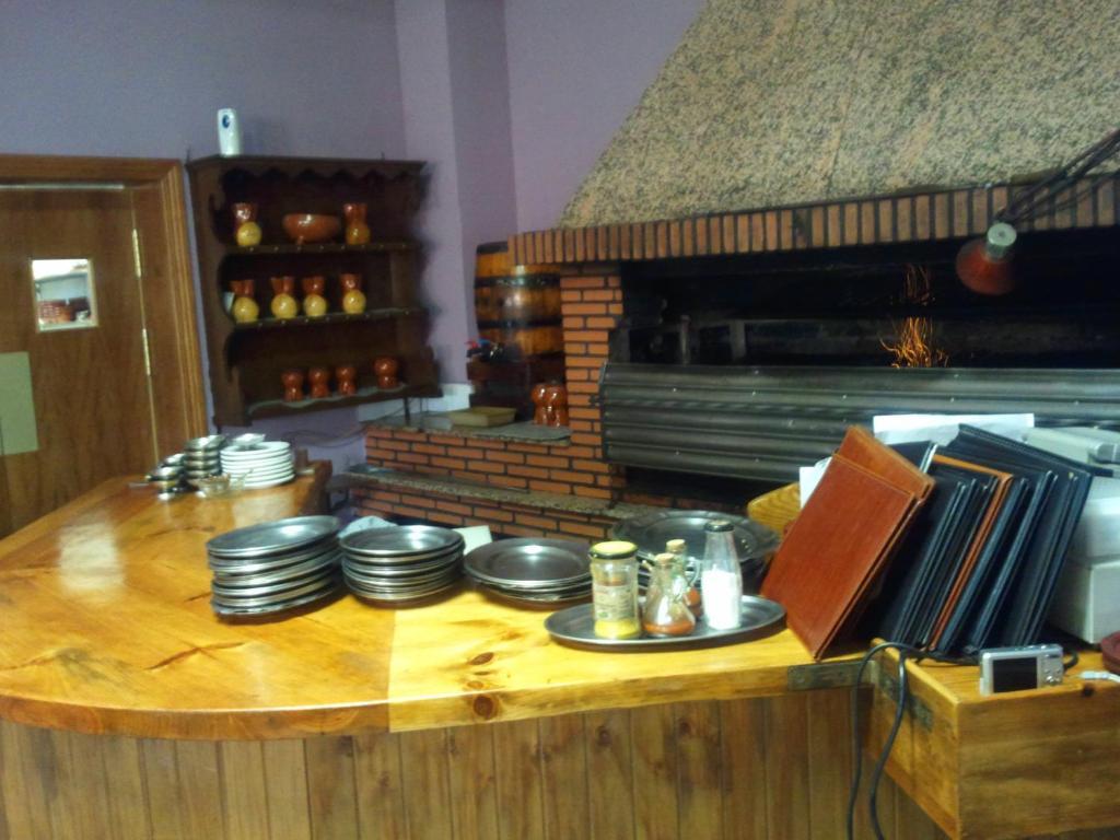 Hostal Botafumeiro Mota del Marques Luaran gambar