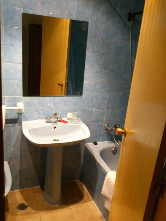 Hostal Botafumeiro Mota del Marques Luaran gambar