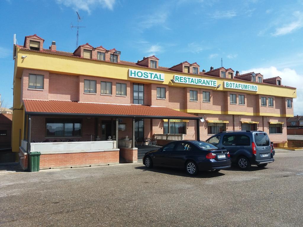 Hostal Botafumeiro Mota del Marques Luaran gambar