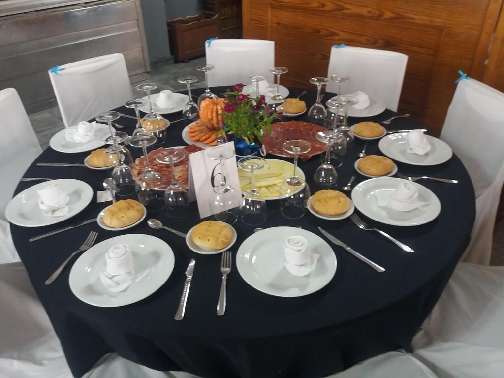 Hostal Botafumeiro Mota del Marques Luaran gambar