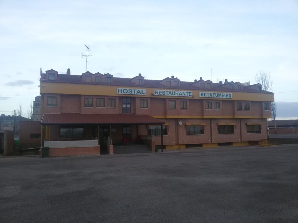 Hostal Botafumeiro Mota del Marques Luaran gambar